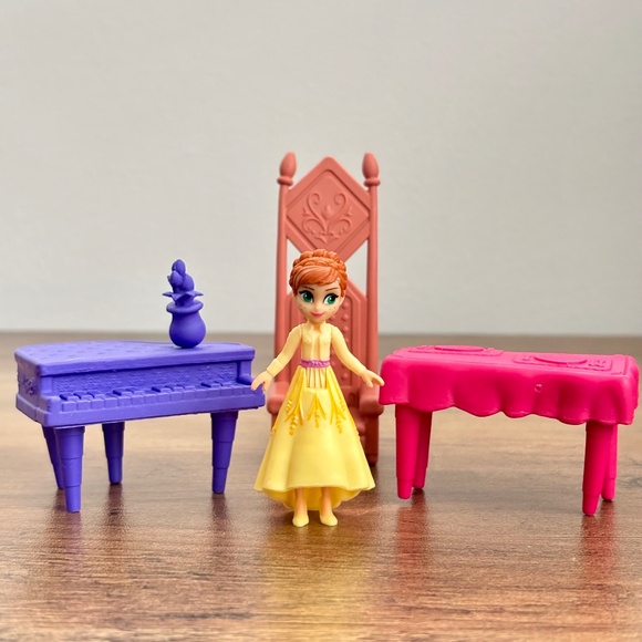 Disney FROZEN 2 Arendelle Castle Playset ANNA Toy Doll Figure Piano Replacement - Picture 1 of 7